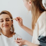Efekt „niewidzialnego” makijażu: prosty sposób na świeży look jak bez makijażu